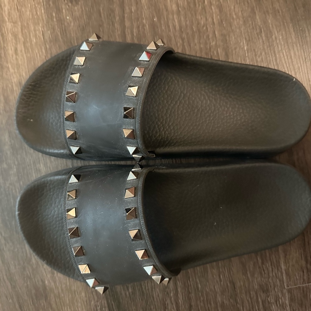 Valentino Slides
